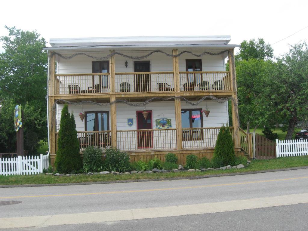 Gite Au Vieux Pommier Tadoussac Eksteriør bilde